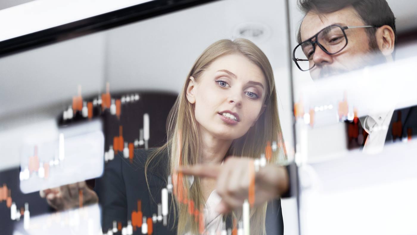 Digitalisierung in der Produktion: Besprechung an der Pinwand