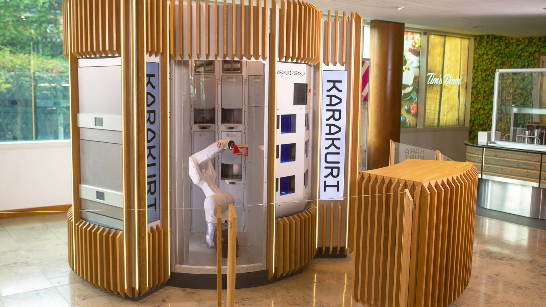 KUKA robot stelt rijstkommen samen